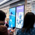 Retail modernizat cu tehnologie digitală în România.