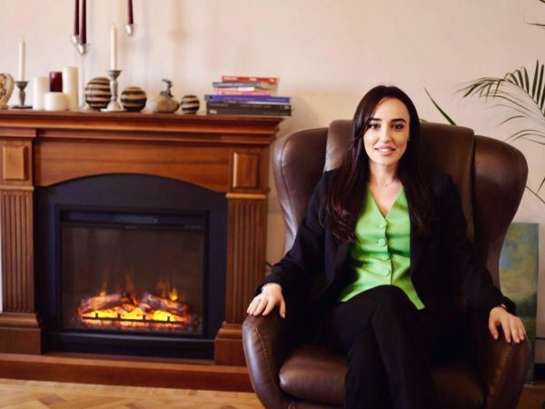 Monica Badea, director de vânzări EkoGroup, Colaborarea de Succes cu Grădinița Equilibrum pentru Serviciul Steaguri Direcționale